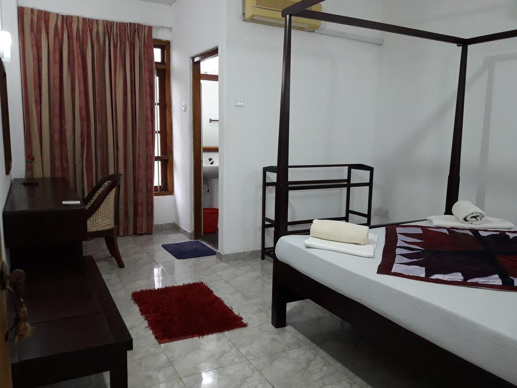 Hotel Sea Front Hikkaduwa Esterno foto