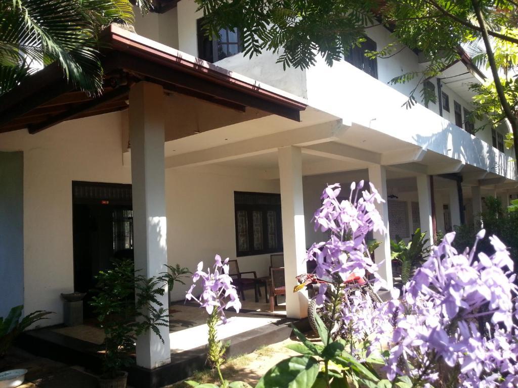 Hotel Sea Front Hikkaduwa Esterno foto