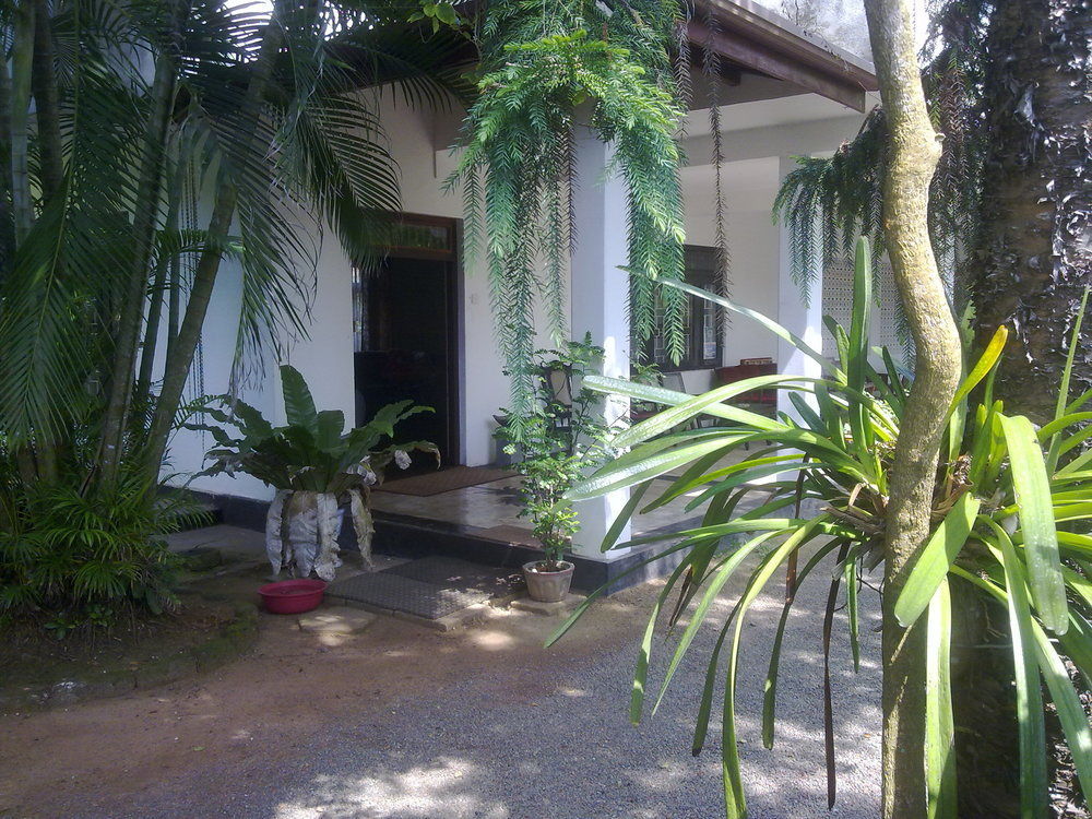 Hotel Sea Front Hikkaduwa Esterno foto