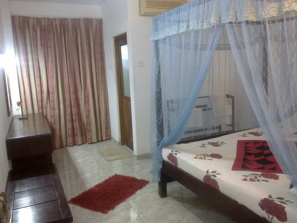 Hotel Sea Front Hikkaduwa Esterno foto