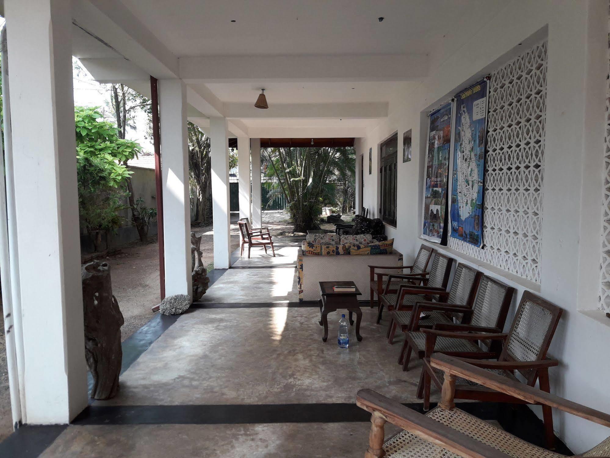 Hotel Sea Front Hikkaduwa Esterno foto