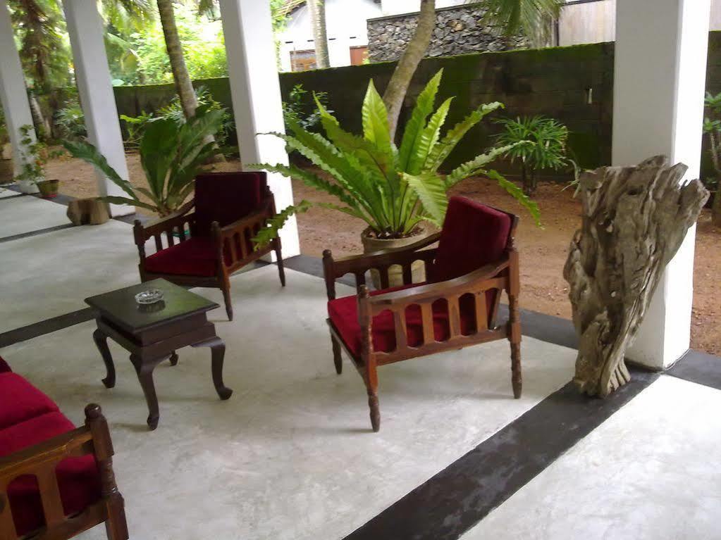 Hotel Sea Front Hikkaduwa Esterno foto