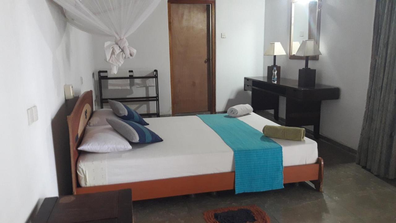 Hotel Sea Front Hikkaduwa Esterno foto