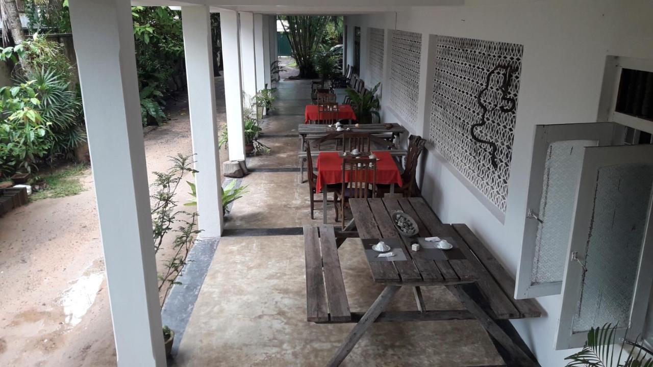 Hotel Sea Front Hikkaduwa Esterno foto