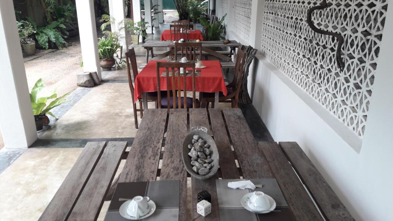 Hotel Sea Front Hikkaduwa Esterno foto