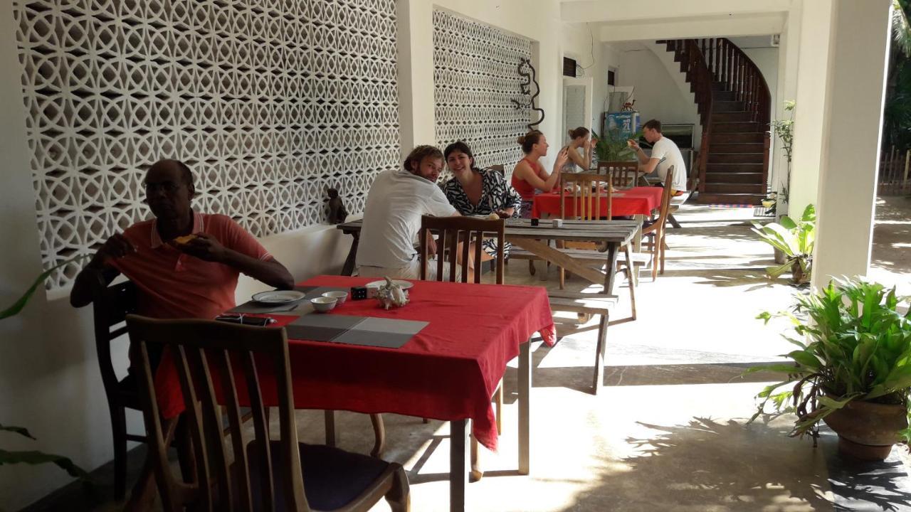 Hotel Sea Front Hikkaduwa Esterno foto